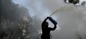 रौतहटको प्रहरी कार्यालयमा ढुङ्गामुढा, अश्रुग्यास प्रहार