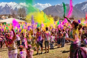होली पर्व : बिर्सौं दुश्मनी, मनाऔं उत्सव