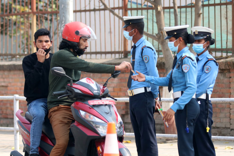 ट्राफिक कारबाहीमा चार लाख ९४ हजार राजस्व सङ्कलन