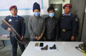 अटोमेटिक पेस्तोलसहित दुई पक्राउ