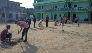 मतदान केन्द्रमा मतदानको तयारी धमाधम