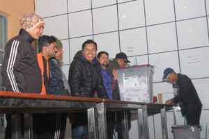 काठमाडौंमा मतपेटिका संकलन सुरु (तस्बिरहरू)