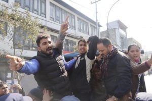 निर्वाचनकाे विराेध गर्दै बहादुर भवन अघि वैद्य निकट क्रान्तिकारीको प्रर्दशन