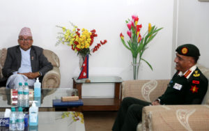 निर्वाचन सुरक्षाका विषयमा प्रमुख निर्वाचन आयुक्त थापा र प्रधानसेनापति शर्माबीच भेटवार्ता