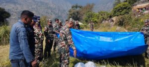 डाेटीमा भूकम्पमा परी घाइते भएका सातजनालाई सेनाले गर्‍याे उद्धार