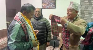 देव गुरुङले पृथ्वीसुब्बालाई बधाई दिँदै भने- वाम एकताको पहल गरौँ