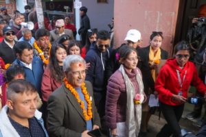 रवीन्द्र मिश्रको घरदैलोमा मनिषा कोइराला (फोटो फिचर)