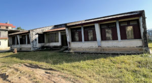 अभावमा गुज्रिँदै साङ्केतिक विद्यालय