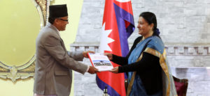 निर्वाचन आयोगले बुझायो राष्ट्रपतिसमक्ष निर्वाचनको प्रतिवेदन