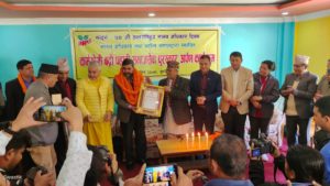 विनोद पहाडीलाई कर्मयोगी बद्री पहाडी समाजसेवा पुरस्कार