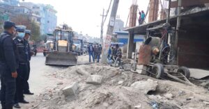 महानगरले भत्कायाे धोबीखोला करिडाेर क्षेत्रका अवैध संरचना