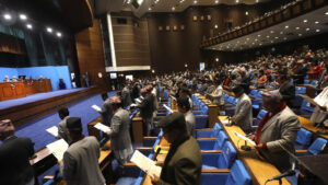 फरार र निलम्बित सांसद पनि शपथ खान आउँदा प्रहरीले देखेन