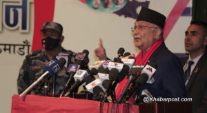 ‘सत्ता प्राप्ति र सत्ता टिकाउनका लागि राष्ट्रिय हित र गौरवलाई छोडेर लत्रिएर एमाले जाँदैन : अध्यक्ष ओली