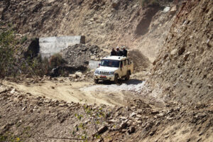 चार जना अट्ने जिपमा २० जना यात्रु राख्दा समस्या