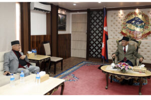 प्रधानमन्त्रीलाई भेट्न केपी ओली बालुवाटारमा