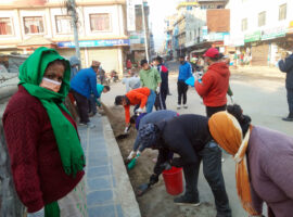 बागलुङ बजारको सडक सरसफाइ