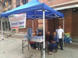 जात्रालुलाई पानी खुवाउँंदै सिद्धिगणेश