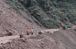 आज देखी बुटवल–पाल्पा सडक दैनिक ९ घन्टासम्म बन्द रहने