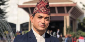 सांसद ढाकाकुमार श्रेष्ठले लिखित स्पष्टीकरण नदिएर राजीनामा दिने संकेत