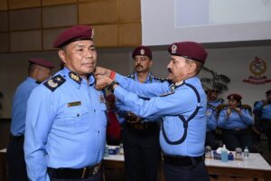 चारजना प्रहरी अतिरिक्त महानिरीक्षकलाई दर्ज्यानी चिह्न प्रदान