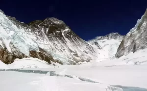 सगरमाथामा गएको हिम पहिरोमा परी तीन जनाको मृत्यु