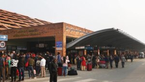 विमानस्थलमा अलपत्र परेकालाई खान र बस्नको व्यवस्था