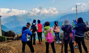 पर्यटकलाई आकर्षित गर्दै खुकुरी र सिङ्गिङ बाउल