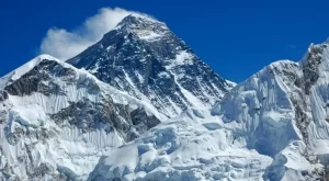 पाकिस्तानी आरोही सगरमाथाको चुचुरोमा