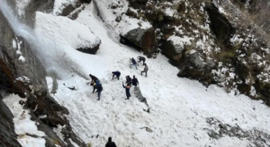 मुगु हिउँ पहिरो अपडेट: हेलिकप्टबाट सुरक्षाकर्मी घटनास्थलतर्फ प्रस्थान