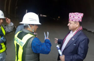 एक वर्षभित्रमा गाडी चल्ने गरी सुरुङमार्गको कामलाई तीव्रता दिन्छौँ : मन्त्री ज्वाला