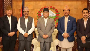 प्रधानमन्त्री प्रचण्डसँग कर्णालीका मुख्यमन्त्री शर्माको भेट