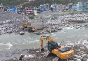 मेलम्ची खोलाको निर्माणाधीन पुल