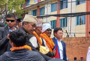 दुवै खुट्टा गुमाएका सगरमाथा आरोहीलाई विमानस्थलमा स्वागत