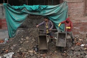 अन्तर्राष्ट्रिय श्रमिक दिवसमा मजदुरका पीडा (फोटो फिचर)