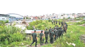 ललिता निवासको जग्गा घेराबारा गर्न काठमाडौँ महानगर प्रहरीको टोली पुग्याे बालुवाटार