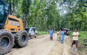कसरादेखि रिउसम्मको सडक मरमत गरिँदै