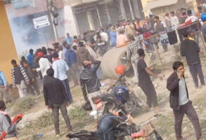 सर्लाही घटना : प्रदर्शनकारीद्वारा प्रहरी कार्यालय र मेयरको घरमा ढुंगामुढा