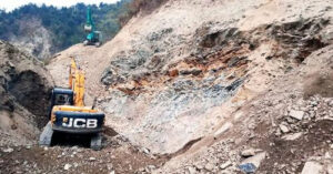 ढुङ्गा उत्खननले पानीका मुहान सुक्दै