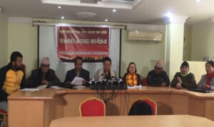 सडक व्यवसायीहरूले थाल, चम्चा, ठटाउने जुलुससहित महानगर घेराउ गर्ने