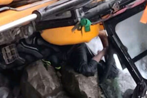 डोजर पल्टिँदा चालकको मृत्यु