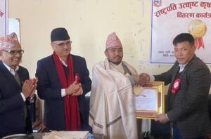 नुवाकोट र रसुवाका उत्कृष्ट किसान सम्मानित
