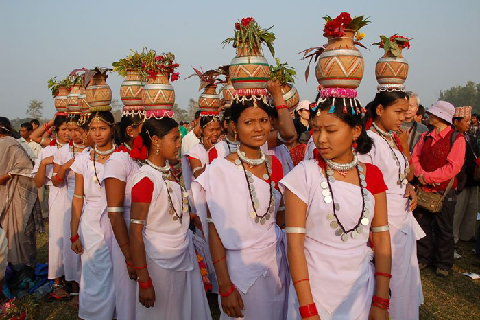 लोप हुँदै थारु समुदायको ‘सज्ना’ गीत