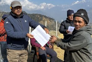 धार्चेमा अव्यवस्थित बसोबासीलाई निस्सा वितरण