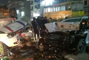 काभ्रेको धुलिखेलमा गएराति भएकाे सवारी दुर्घटनामा ५ जना घाइते