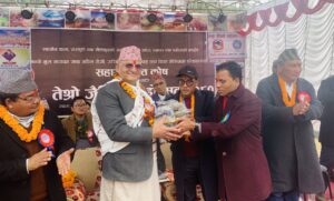 मुख्यमन्त्रीलाई मायाको चिनो–चोयाको डालीमा भाँगो र गुन्द्रुक