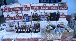 काठमाडौंमा विदेशी ब्राण्डका नक्कली मदिरा कारखाना, गिरोहका १० जना पक्राउ