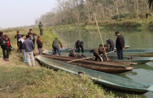 सौराहा आउने पर्यटकका रोजाइमा ढुङ्ग्रेखोलामा डुङ्गा शयर