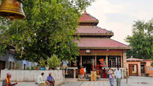 बागेश्वरी मन्दिरको छानामा ताम्रपत्र लगाइँदैै