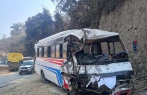 धादिङमा बस र ट्रक ठोक्किँदा २० जनाभन्दा बढी घाइते