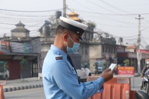 चिट काटेको रिसमा ट्राफिक प्रहरीमाथि कार्यालयमै छुरा प्रहार